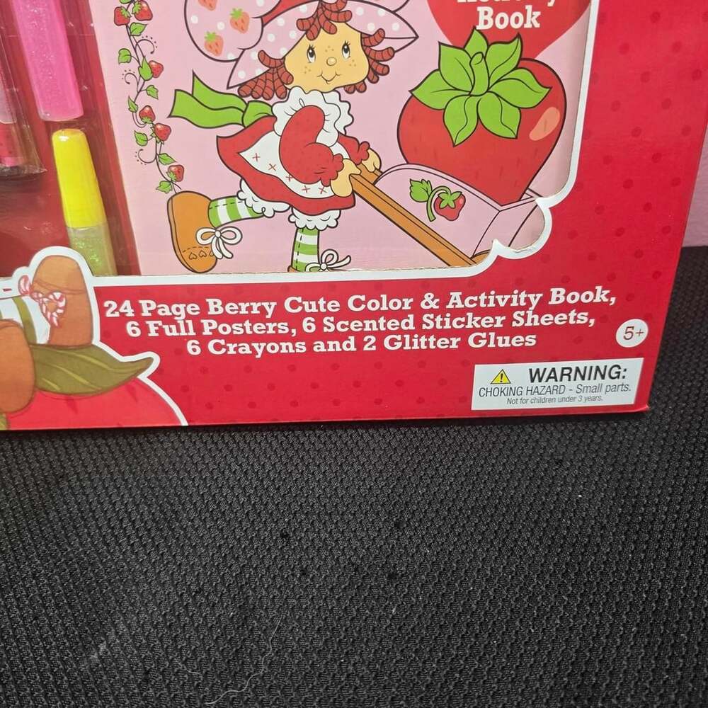 Strawberry Shortcake Color Activity Set - Picture 2 of 3